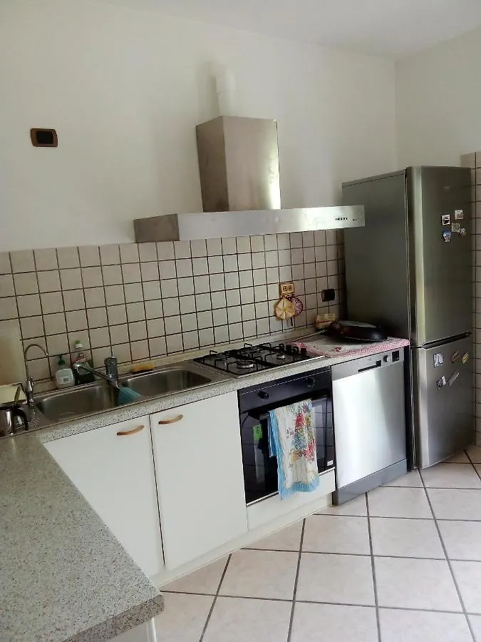 La Casa Sul Lago Apartments - Olive Tree Apartment ليمونِ سول غاردا 0*,