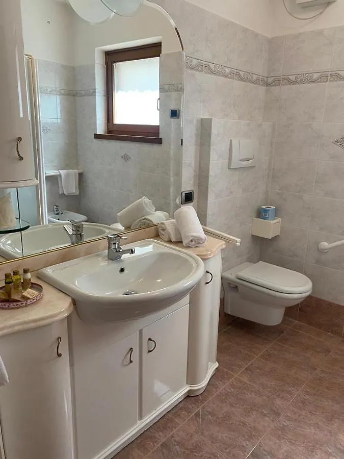 La Casa Sul Lago Apartments - Olive Tree Apartment ليمونِ سول غاردا إيطاليا