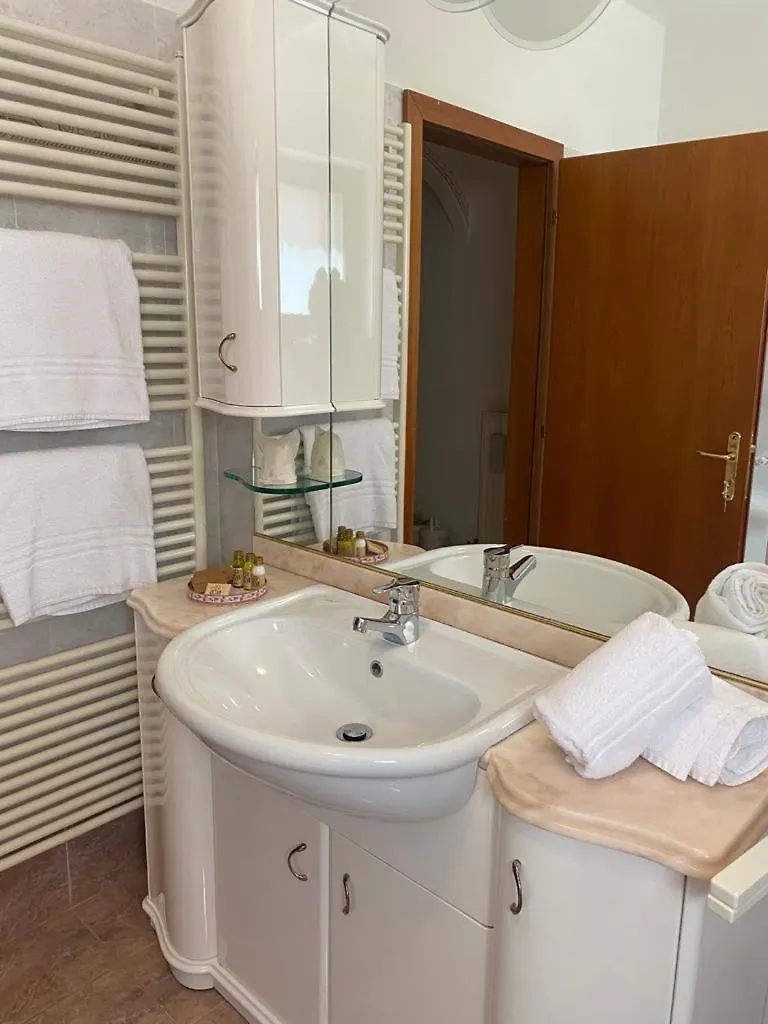 La Casa Sul Lago Apartments - Olive Tree Apartment ليمونِ سول غاردا